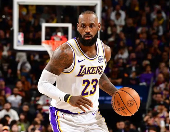 太阳最后4分钟落后14分险造惊天逆转！裁判抢戏詹姆斯关键4罚2中