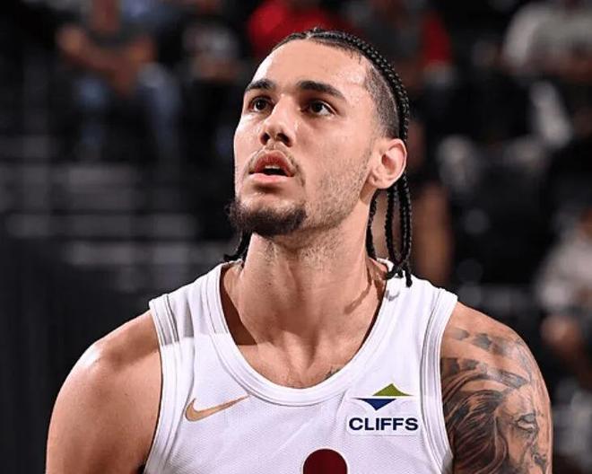 骑士113-109活塞2喜2忧！泰森惊喜，替补攻守兼备，阿伦遭膝伤！