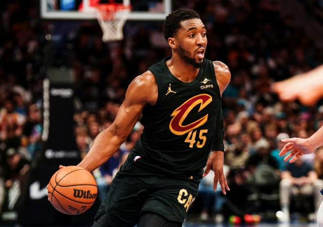 狂轰7连胜！骑士完胜黑马，米切尔32分，新秀爆发，哈登首冠要来