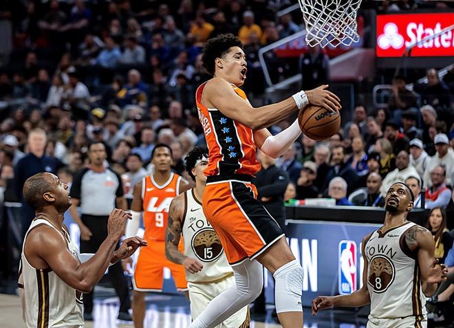 面对勇士打出了统治级的表现！快船应该让内线新秀进入先发阵容？