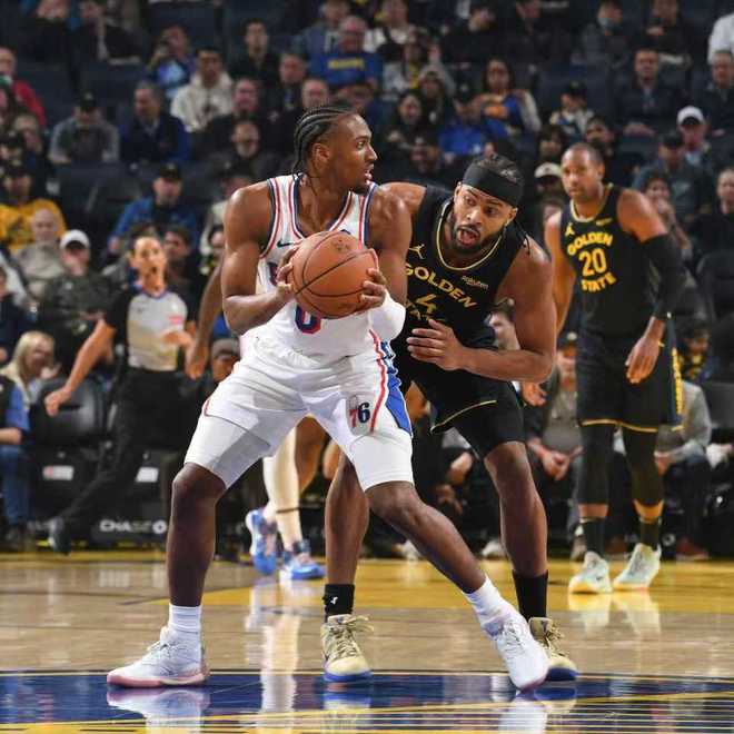 库里大帝缺席！勇士难阻76人8人上双豪取5连胜 探花25+7+7