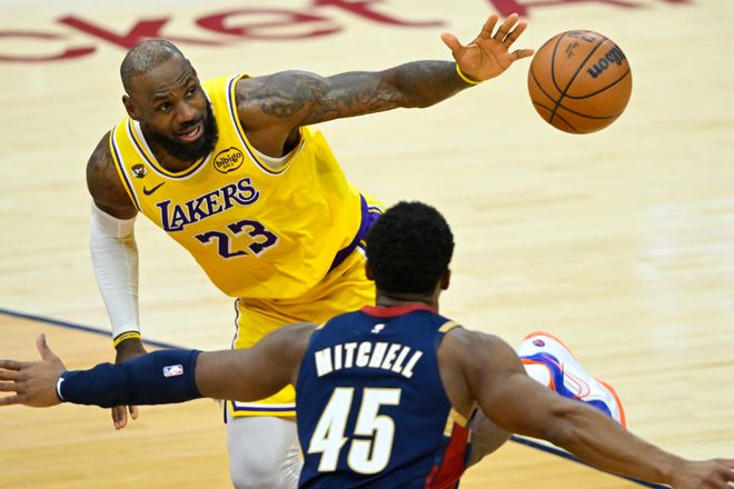 场均33分8板9助，数据确实不会说谎！作为球队老大，你被误解太久