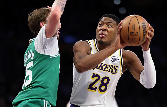 真不适合打替补！湖人锋线大将的优点完全没有办法发挥出来？