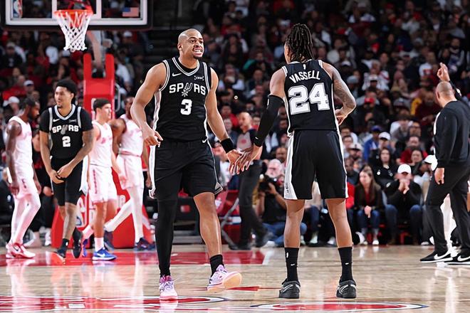 又一次起到了关键的作用！马刺侧翼大将已经是一名顶级第六人了？