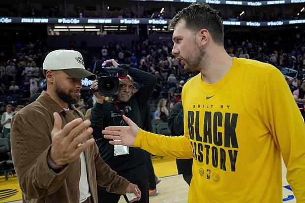 库里缺席时间增加，勇士真够惨的