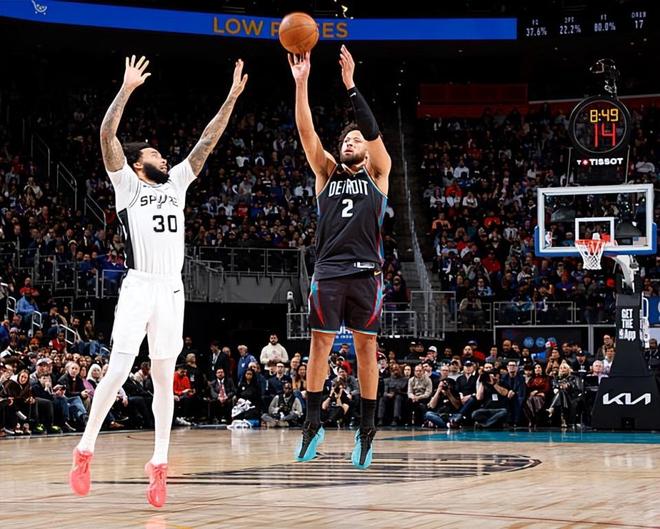 面对马刺打出了灾难级的表现，活塞后场核心竟然突然掉了链子？