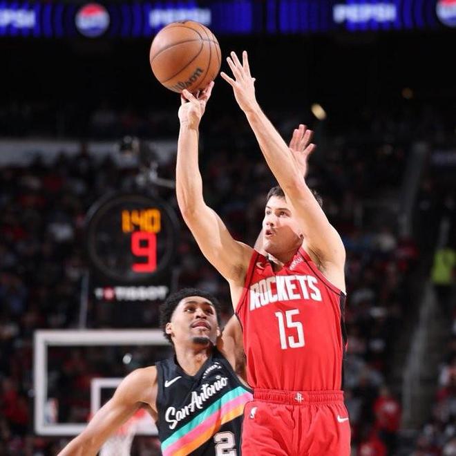 谢天谢地谢泼德，谢泼德末节砍12分率队逆转，马刺全队仅14分