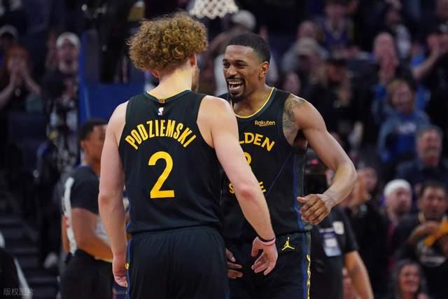 爆大冷！残阵勇士掀翻西部第三：全场狂欢庆祝，波杰成历史首人