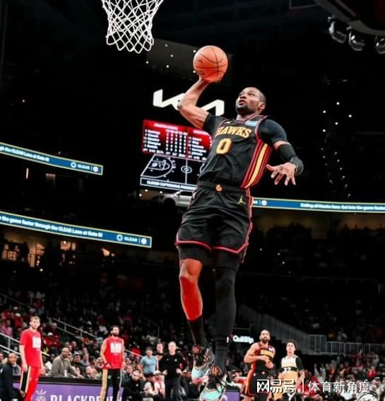 27+7+4，离开库里，库明加第一场比赛笑了一整场！！