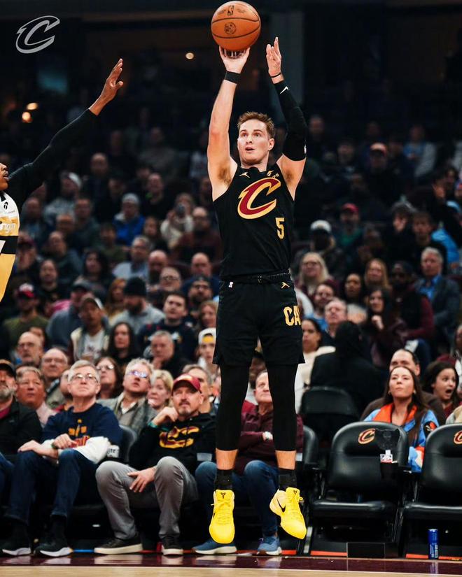 3战20中12！湖人新援让大将军公开道歉，但雷迪克真的没用好他啊