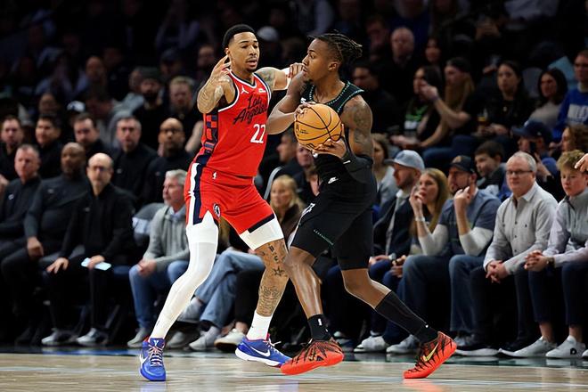 首秀被快船各种打爆！森林狼后场新援还需要时间来适应新体系？