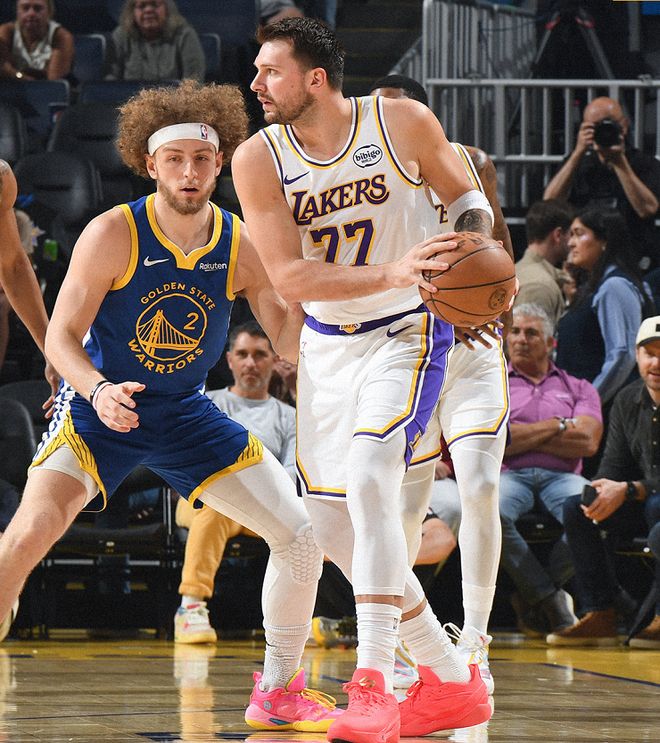 东契奇生日夜26+6+8，詹皇准三双造2大纪录，湖人大胜勇士止3连败