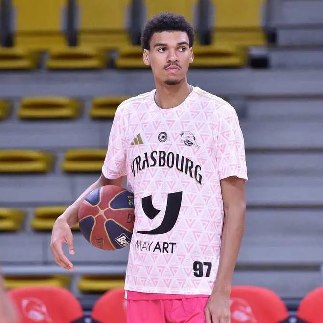 马刺打造兄弟篮球？文班亚马弟弟20分8板4断 今年有资格参加选秀