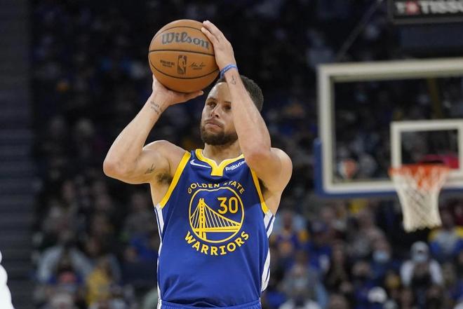 库里4000三分对决詹姆斯40000分：谁的历史含金量更难超越