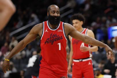 话题丨哈登变身骑士离总冠军还远吗？