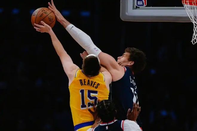 80+15+24！湖人三巨头爆发，伦纳德31分&伤退，新援轰26分难救主