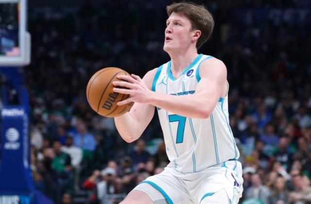 库里迎最强挑战者 克尼普尔58场200三分历史最快！