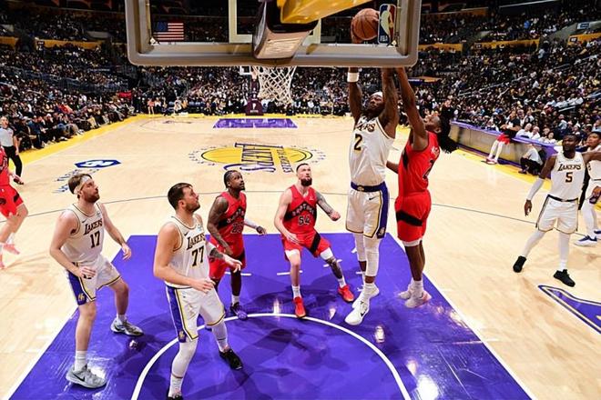 防守端的贡献度太高了！湖人能不能充分发挥出锋线大闸的潜能？