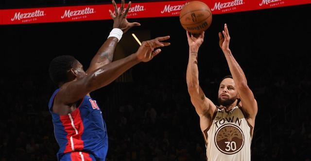 旧伤复发？库里因膝盖酸痛退出对阵活塞的比赛