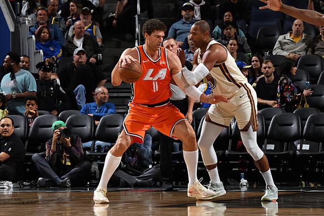 明显无法胜任先发的位置，快船对于内线老将的要求实在是太高了？