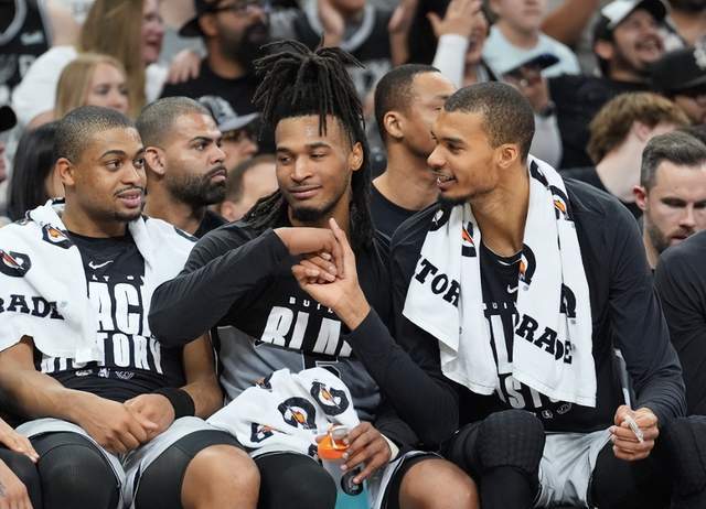 一夜3大消息！实力榜更新，火箭坏消息，联盟恐取消伦纳德合同