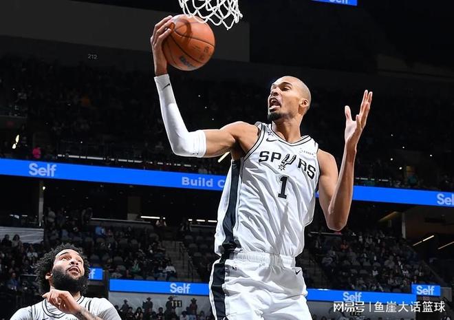 完胜！文班16+11状元12中5，卡斯尔40+12+12创纪录，克莱也真尽力