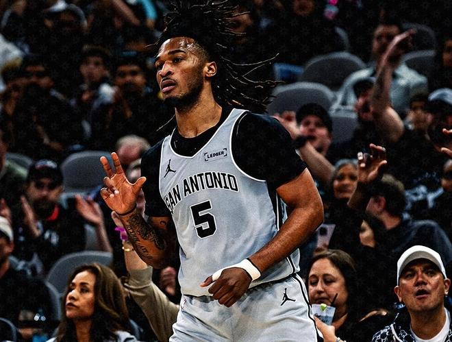 40分12板12助3断1帽！马刺4号秀刷爆NBA纪录，新一代战神卡诞生