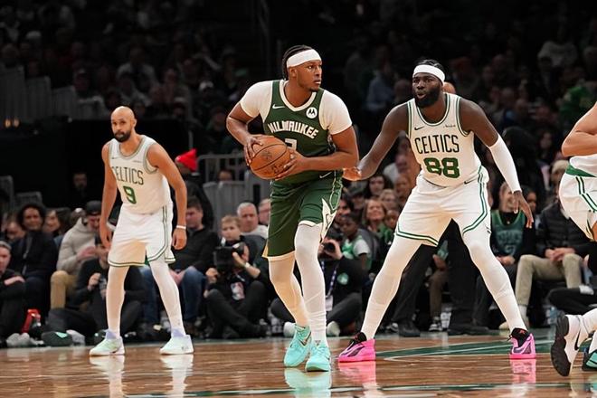 被凯尔特人底薪中锋打爆，雄鹿高薪签下他似乎并不是理想的选择？