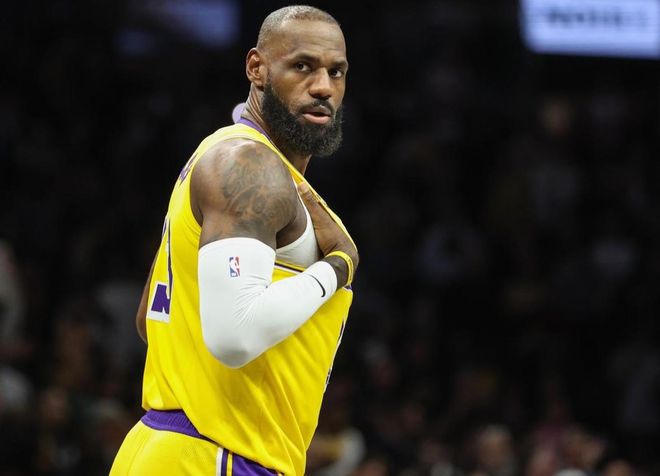 詹姆斯正负值全场第二！被湖人名宿歌颂！被著名科密歌颂！