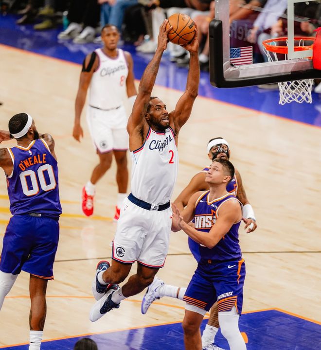 小卡落选全明星引热议！阳记吐槽选詹皇双标 中方经纪人解析缘由