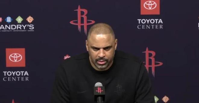 乌度卡被快船打傻了！费解末节崩盘，强调全场都在包夹伦纳德！