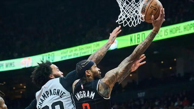 马刺擒龙十连胜：总有云彩会下雨