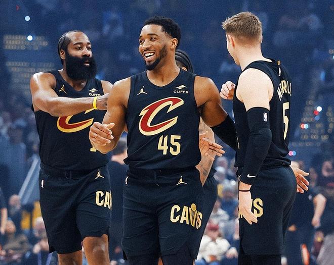 193记三分球！克神超越米球王，哈登喂饱阿伦，骑士反超尼克斯