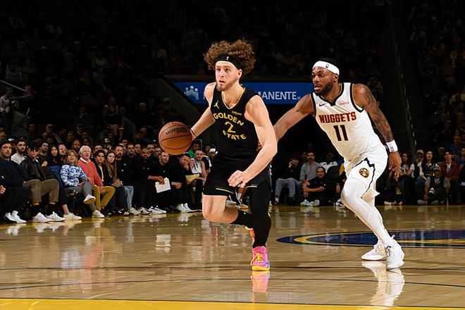 前三节表现灾难，但勇士后场新星在最后一节却打出了现象级的表现