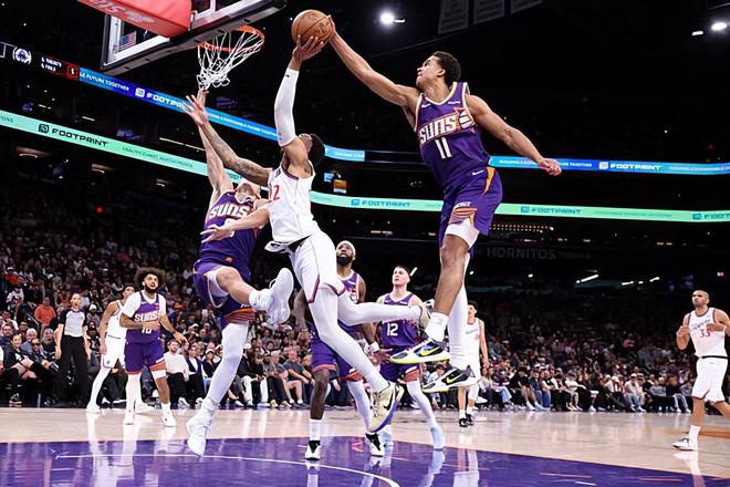 又一次成功扮演了第六人的角色，快船侧翼新星缺少得了只是稳定性