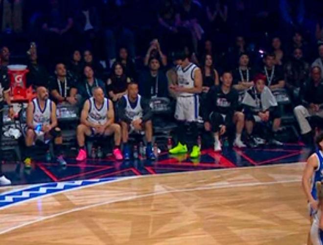 媒体楷模，Shams在全明星名人赛比赛中还在看手机