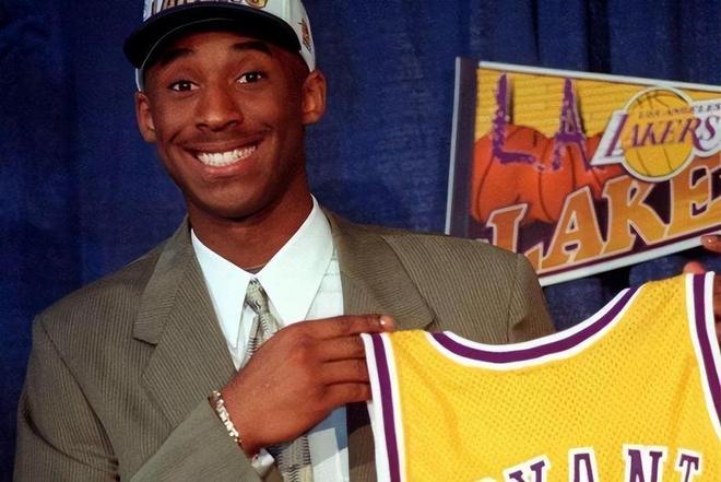 单换科比的男人，曾入选全明星的迪瓦茨，后来去了哪里？发展如何