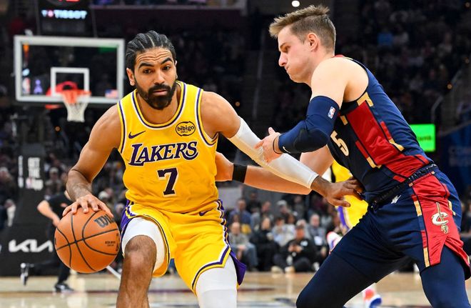 命中了3个三分，但除此之外湖人替补控卫依然没有起到任何的作用