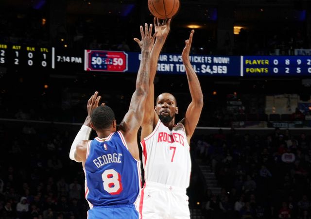 无惧关键干扰球漏判！76人双星轰68分加时胜火箭 杜兰特36分8失误