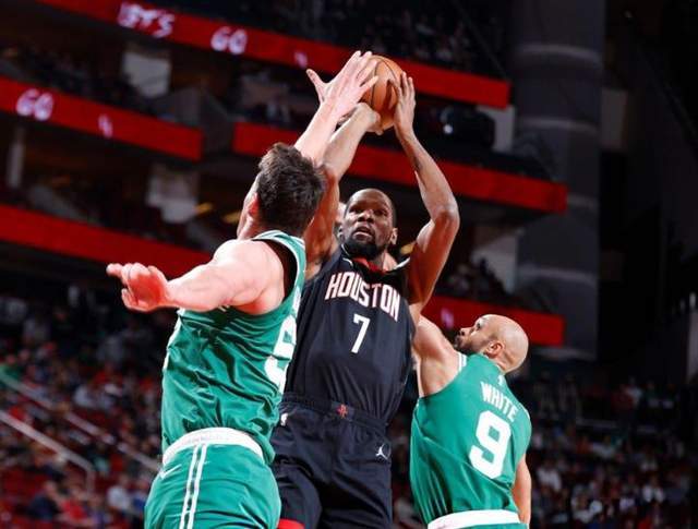 惨败绿军！怀特28+8爆锤火箭，杜兰特仅15+5，他太需要一个哈登了