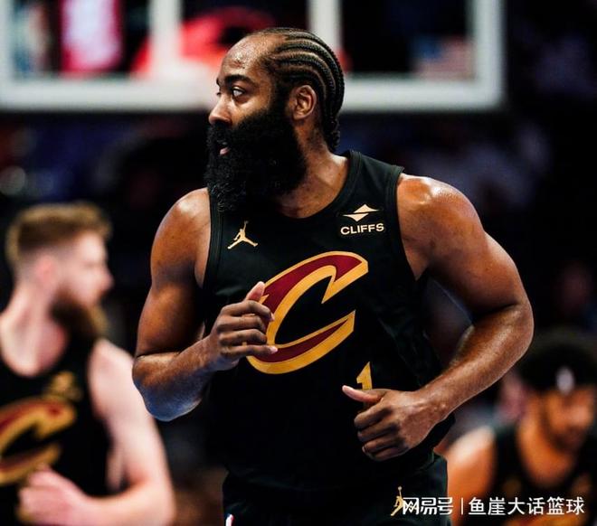 骑士拒逆转！米切尔32+4创纪录，新秀狂轰33+6，哈登18+8首发第一