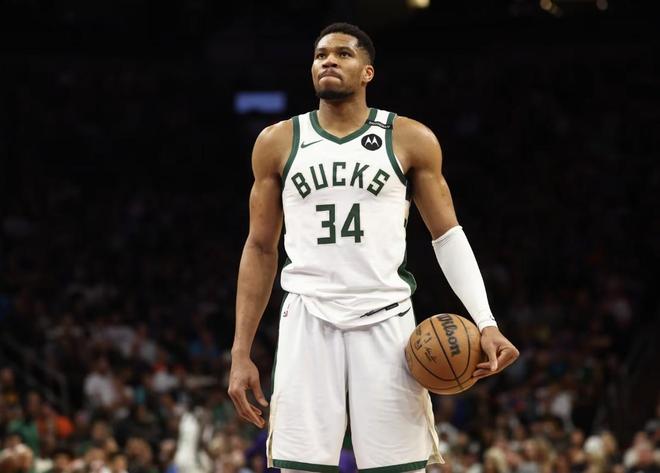 记者：开拓者手握雄鹿三年选秀权，很可能介入字母哥交易寻求补强