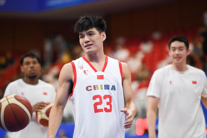广东男篮3消息：陈国豪海外特训，易建联重出江湖，杜锋表态