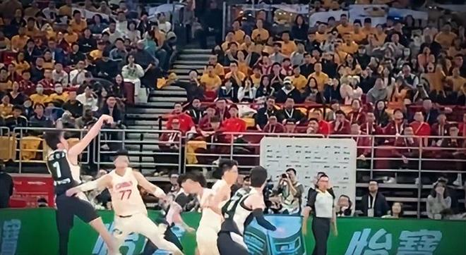 中國男籃首戰(zhàn)不敵韓國！被14個三分擊潰！進(jìn)攻防守全面混亂！