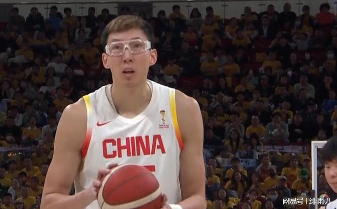 输给韩国后！中国男篮重建后卫线，赵睿将回归，徐杰驰援郭士强？