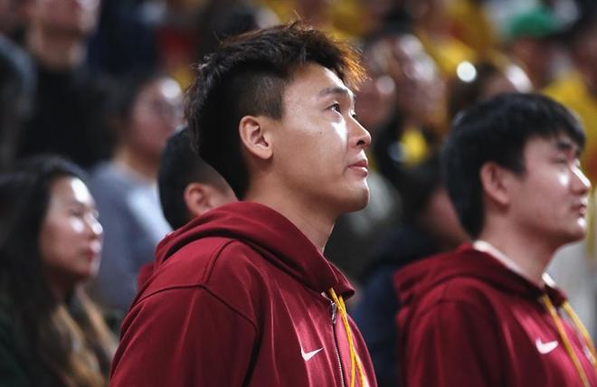 最新消息！赵睿又缺阵，郭士强再遭晴天霹雳，媒体人支招：打五小