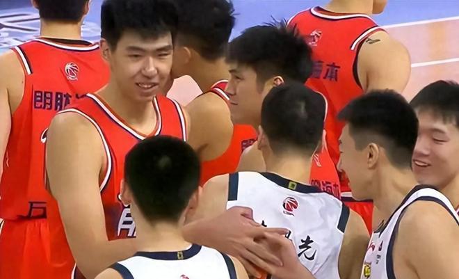 百分百命中砍14+7！徐昕打脸杜锋，赛后采访话里有话，能回广东吗