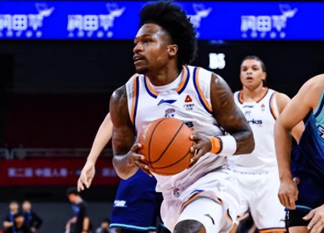 上海大胜宁波！四外援统治攻守，王哲林李添荣齐爆，全队氛围极佳