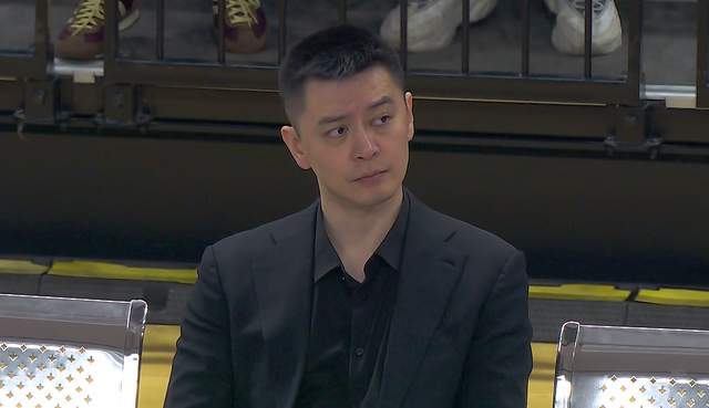 三外援合砍61分，辽篮逆转击败NBL劲旅，杨鸣表情凝重，难言开心