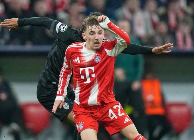 17岁290天，卡尔成为欧冠历史连续3场进球最年轻的球员